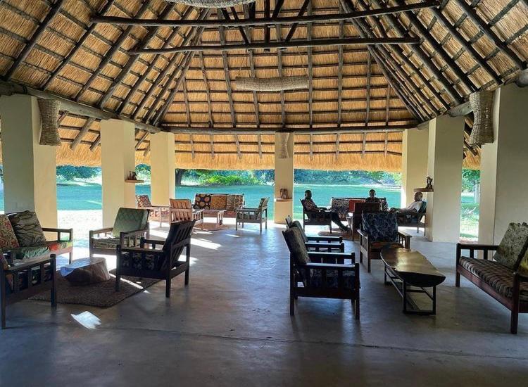 Marula Lodge Mfuwe ภายนอก รูปภาพ