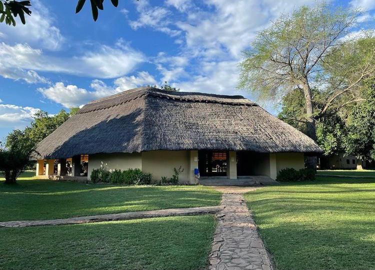 Marula Lodge Mfuwe ภายนอก รูปภาพ